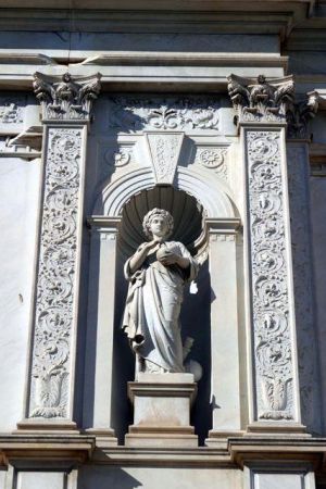 Photographie d'architecture : Villa Les Palmiers. Statue de muse en façade sud