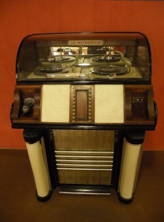 Appareil de reproduction sonore : Mate-disque