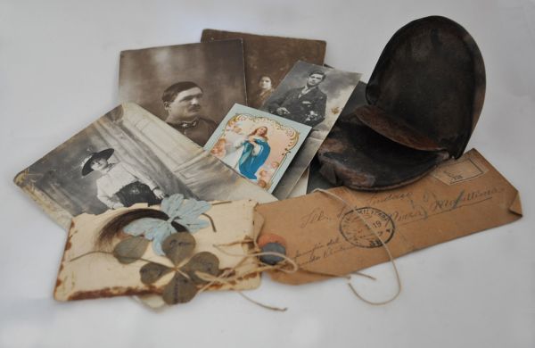 Portefeuille : Contenu du portefeuille du soldat italien Antonio Gerbaudo envoyé par les autorités militaires italiennes en mairie de Nice.