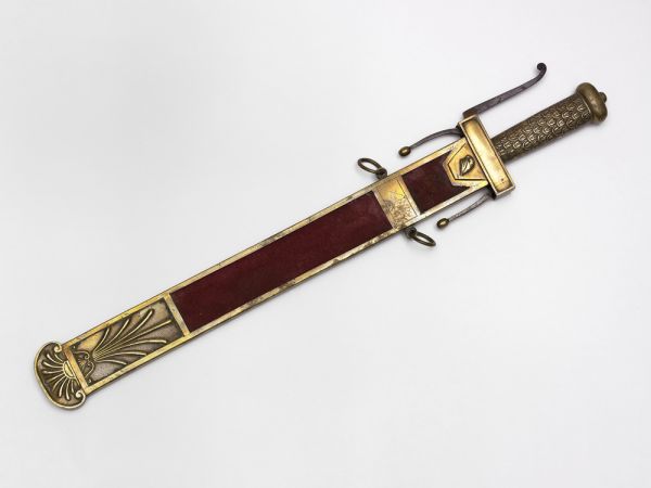 Arme : Glaive de l’Ecole de Mars