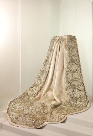 Textile : Manteau de Cour