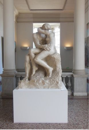 Statue : Le Baiser