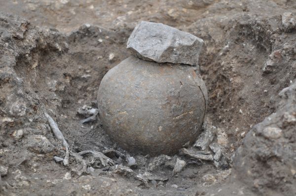 Objet de fouille : Crémation antique
