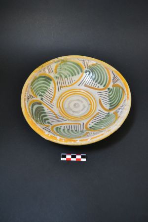 Objet de fouille : Plat de Montelupo, Spirali verdi